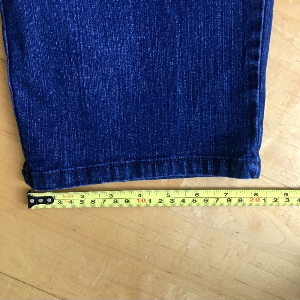 Bandolino Mid Rise Riley Bermuda Jean Shorts, Blue Denim, Size 6 - Picture 16 of 17